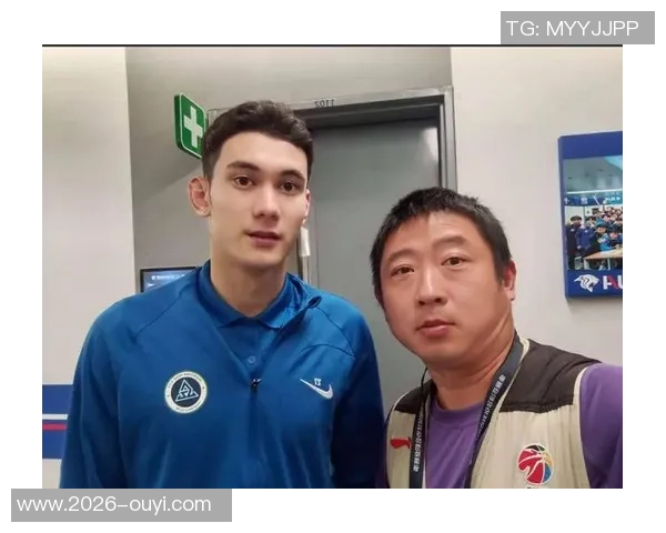 拜合拉木错失良机球停得太靠后导致单刀机会流失