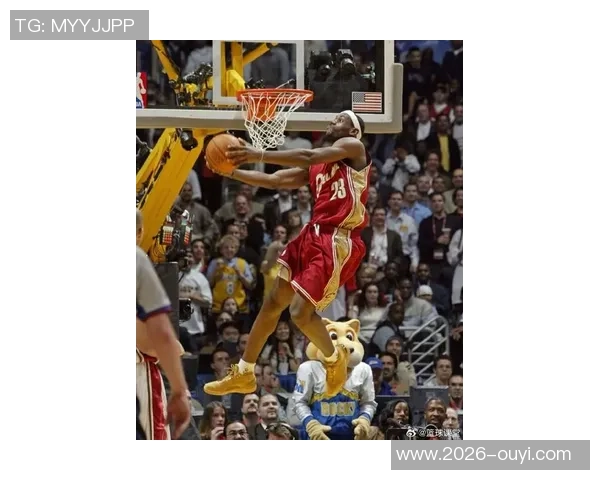 詹姆斯回顾新秀时期经典扣篮瞬间感慨23年光阴如梭对阵骑士再续传奇